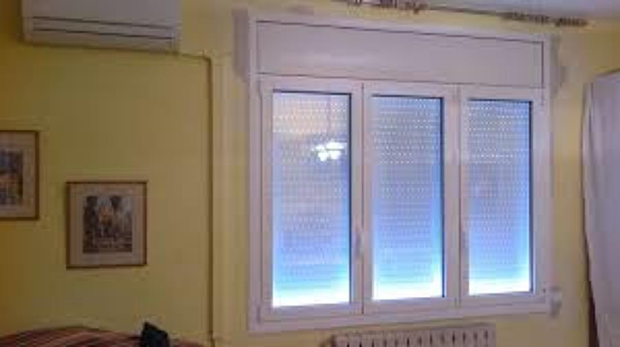 Foto: Ventana 3 Hojas Practicable con Hoja Oscilobatiente de