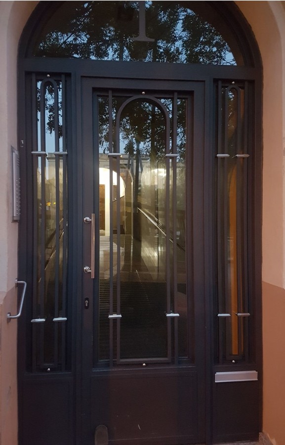 Puerta comunidad