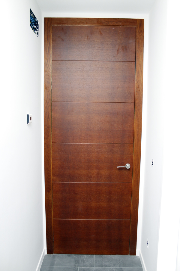 Puerta abatible de Roble teñido