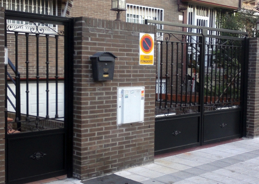 puerta aceso garaje