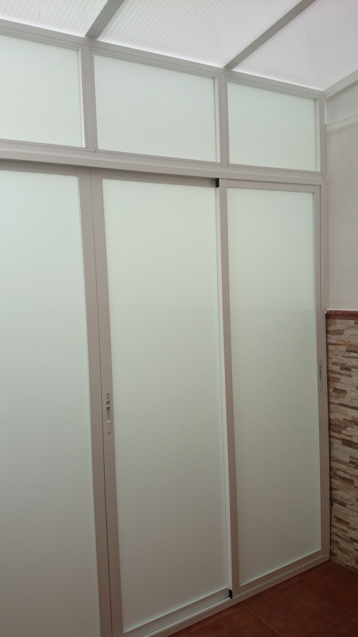 Puerta corredera de 4 hojas centro tope