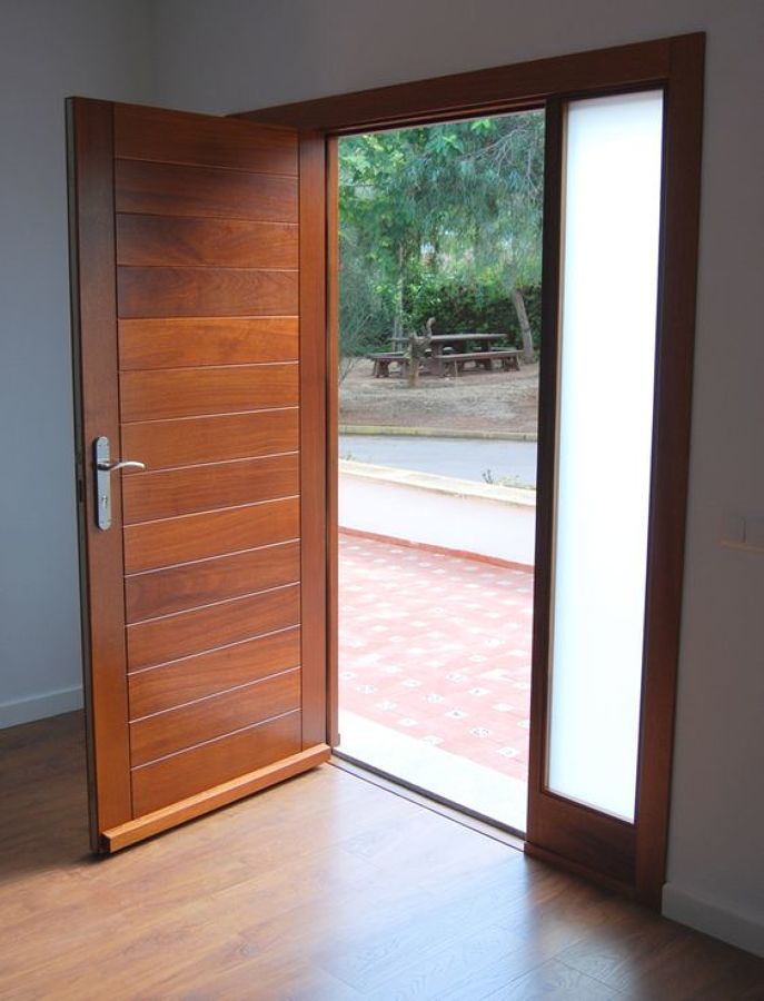 puerta de entrada a medida con fijo lateral