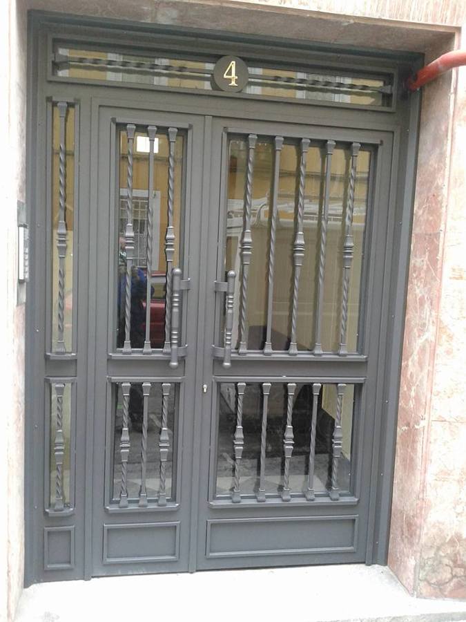 PUERTA DE PORTAL