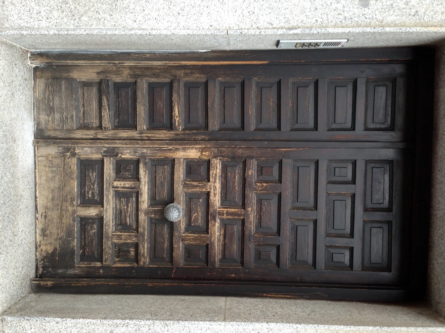 Puerta sin trabajar