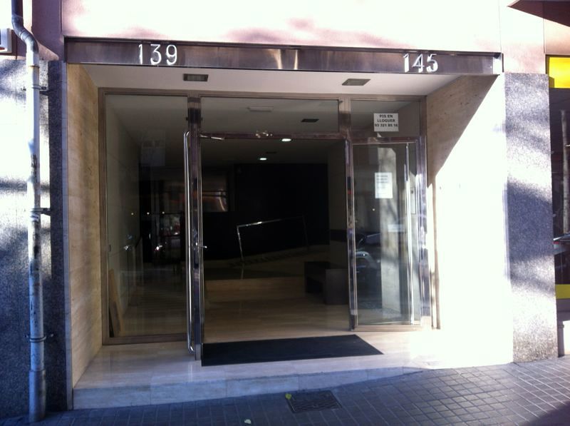 PUERTA VESTIBULO