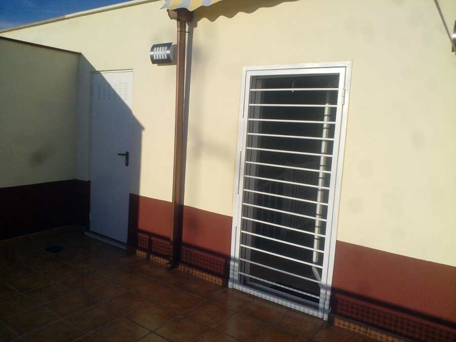 PUERTA Y REJA