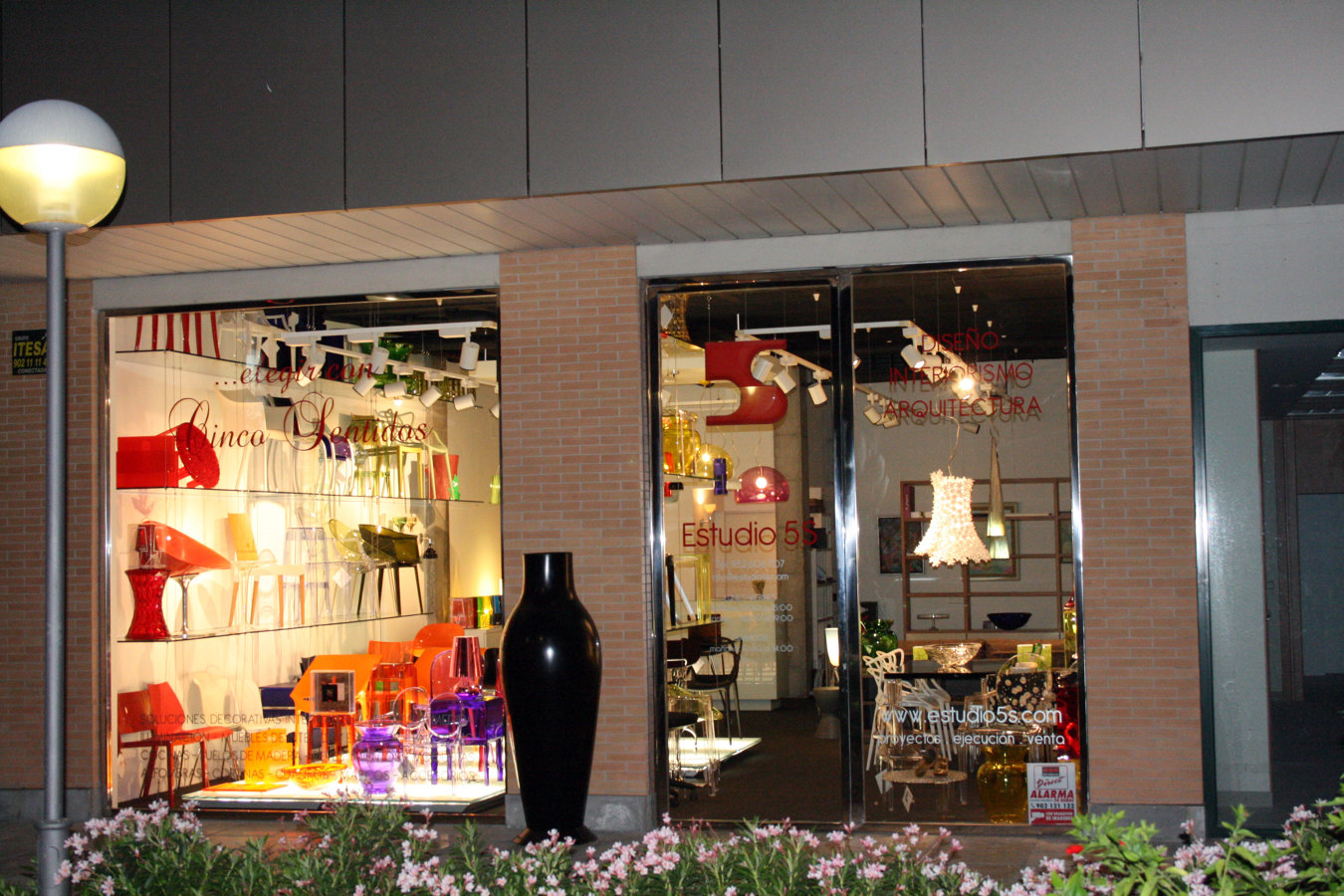 Fachada Estudió y Showroom