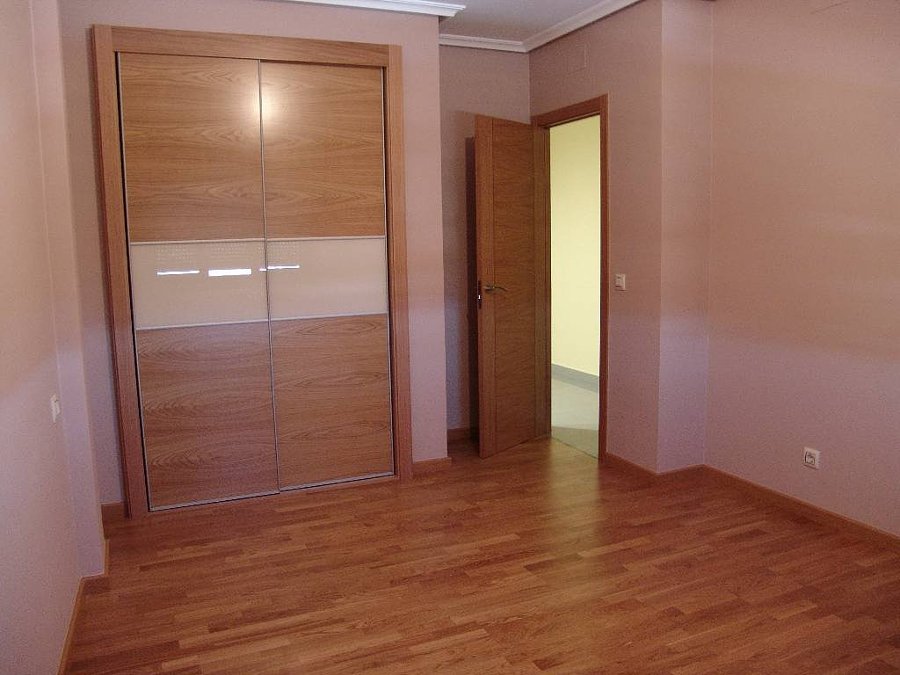 puertas ,armario y suelo