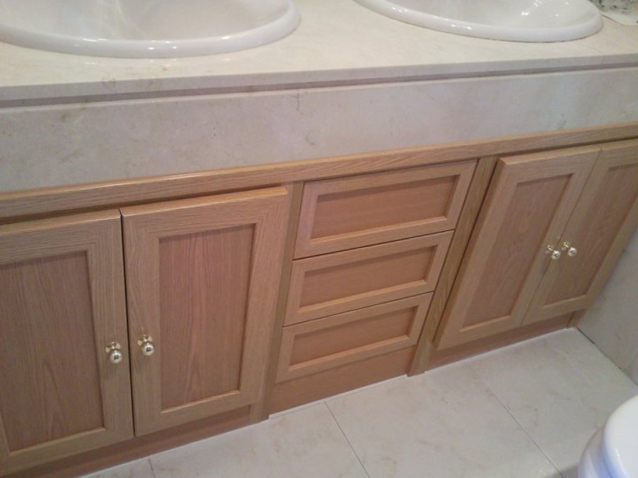 PUERTAS BAJO-LAVABO.
