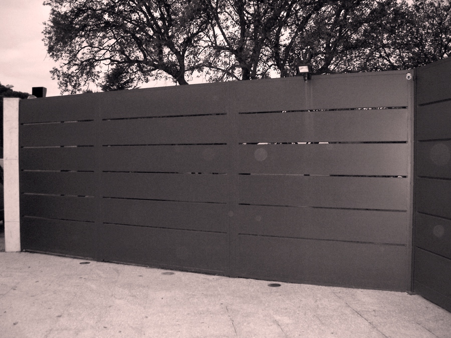 Foto: Puerta Garaje Mecanizada. de Cerrajeriasdoje S.l. #439244