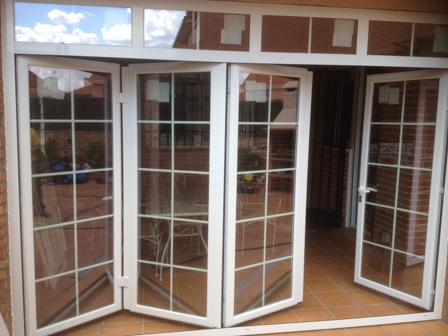PUERTAS PEGABLES