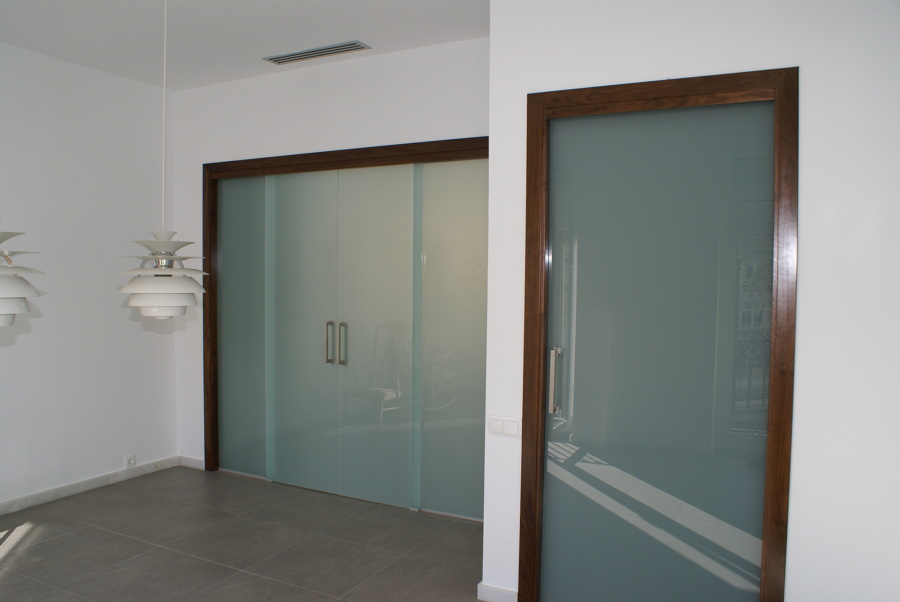 PUERTAS SALON EN CRISTAL FIJO Y CORREDERA