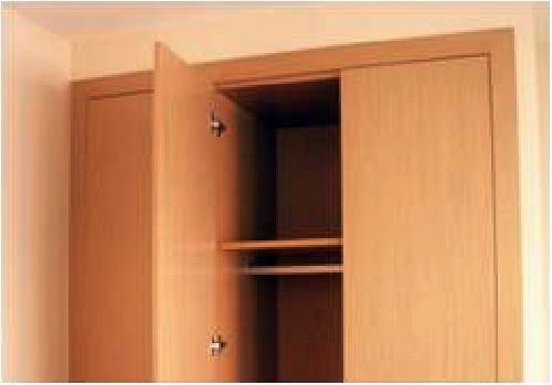 Puertas y armarios.
