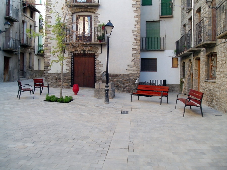 Reforma de calles peatonales y plazas .