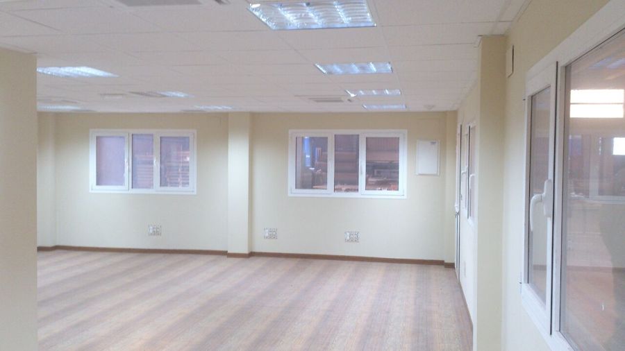 Reforma de oficinas en nave de Avilés