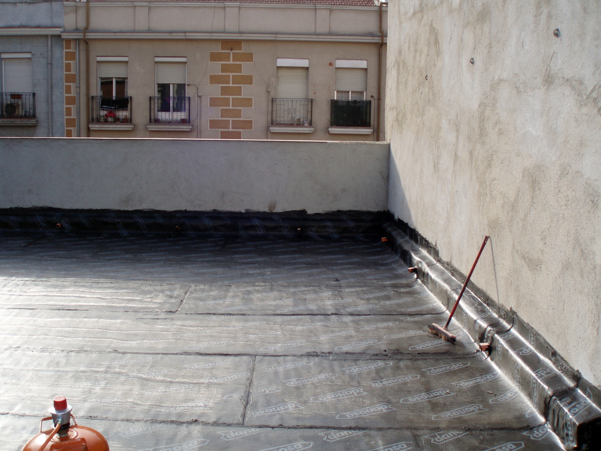Rehabilitación cubierta, petos y patios.