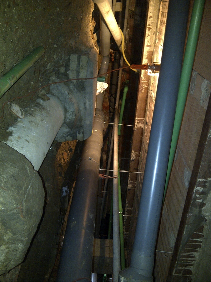 RENOVACION DE SANEAMIENTO Y ACOMETIDA DE AGUA.