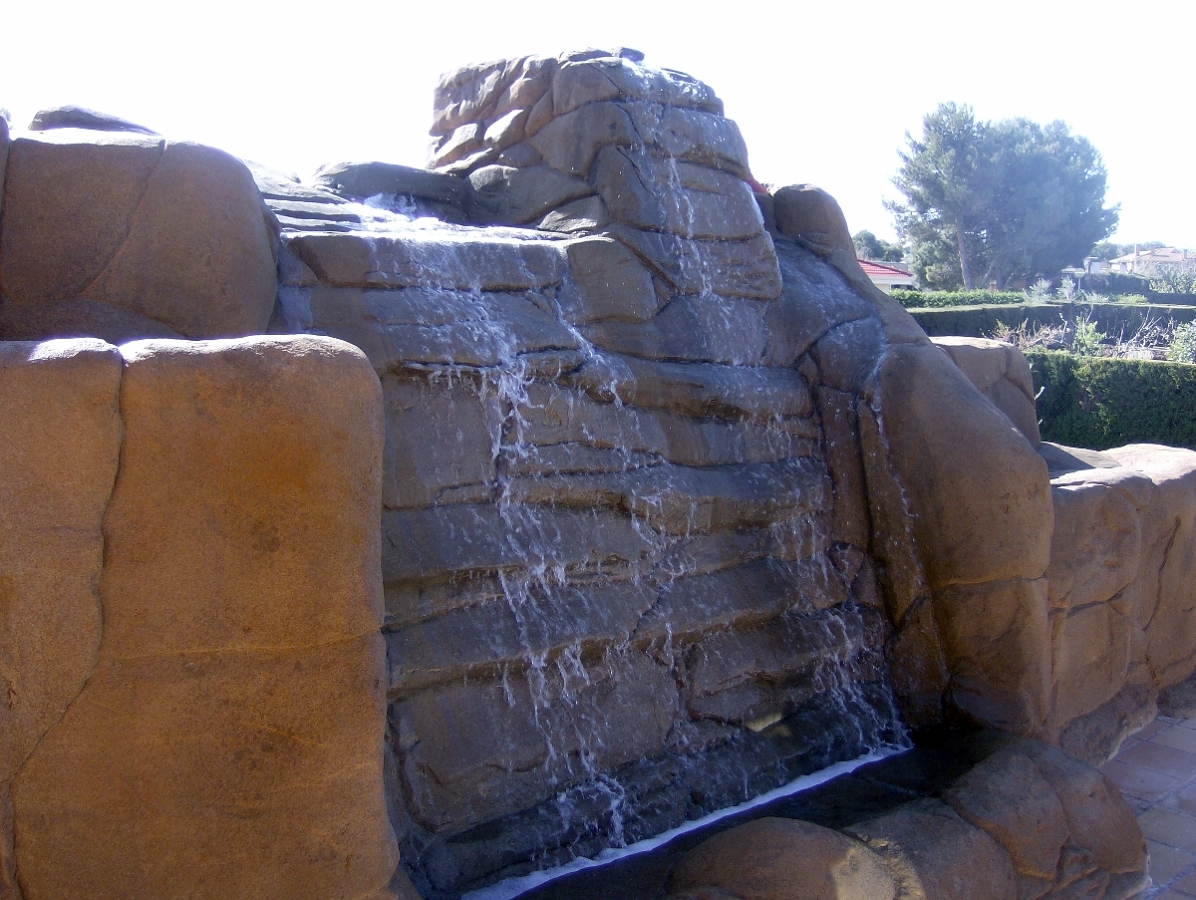 ROCA EN PISCINA 1