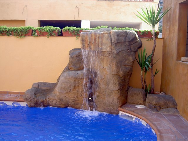 ROCA EN PISCINA 5
