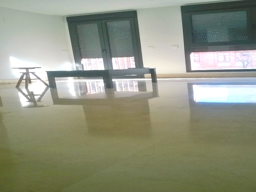 SALÓN DE CREMA MARFIL PULIDO