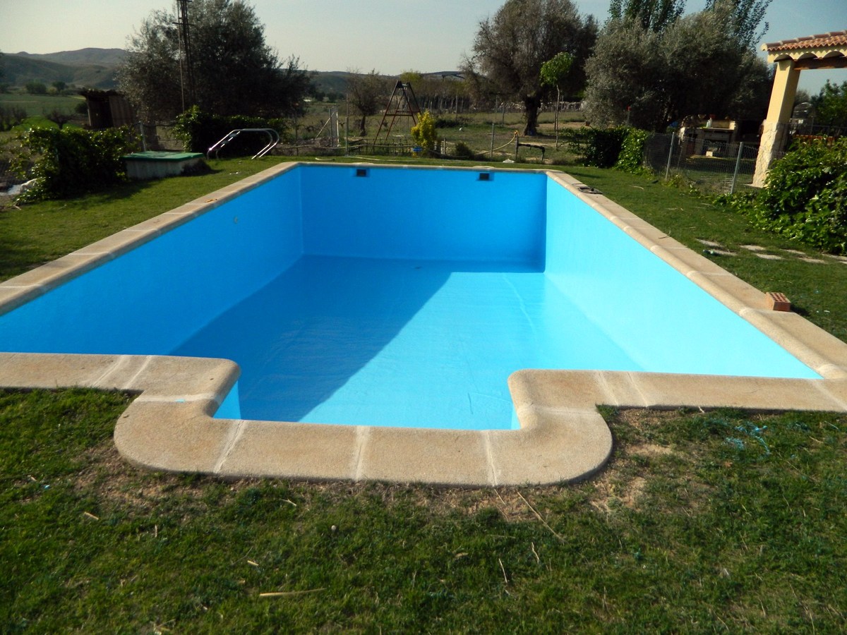 Saneado y pintado de piscina