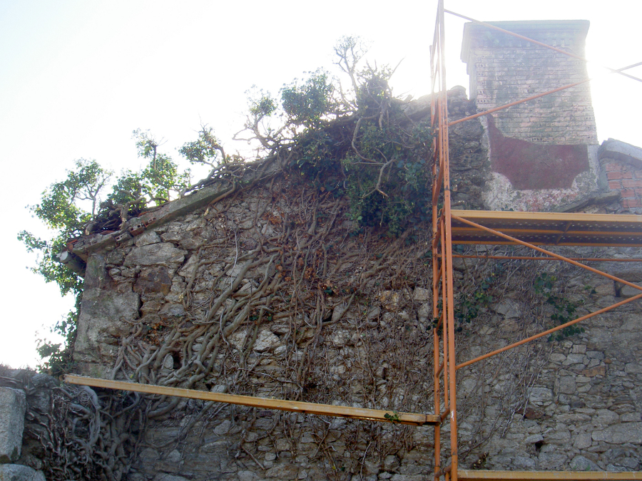 Saneodo de paredes de piedra.