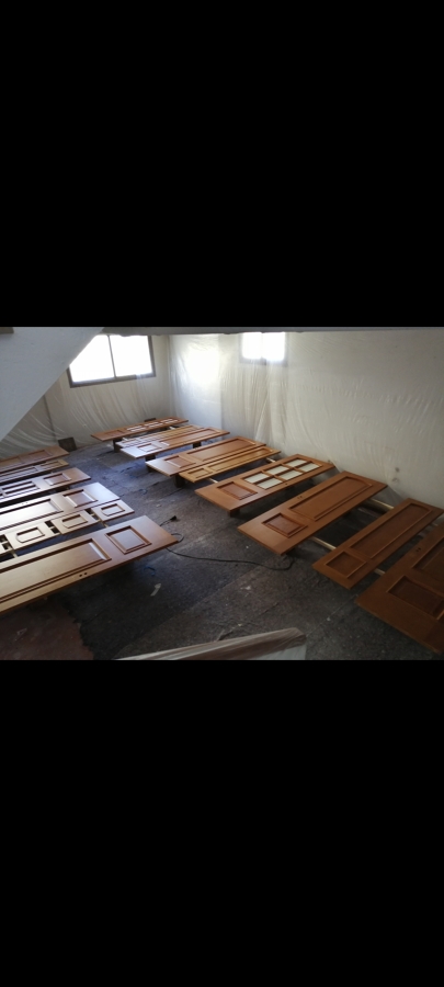 Lacado de puertas en blanco de poliuretano