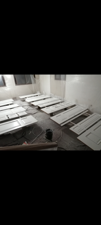 Lacado de puertas en blanco de poliuretano