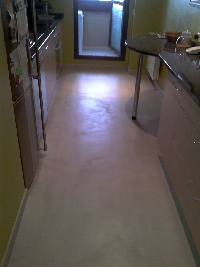 Suelo microcemento cocina acabado