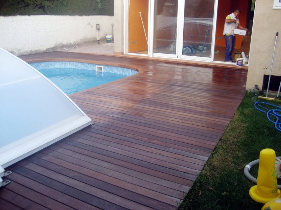 Tarima de piscina de teka