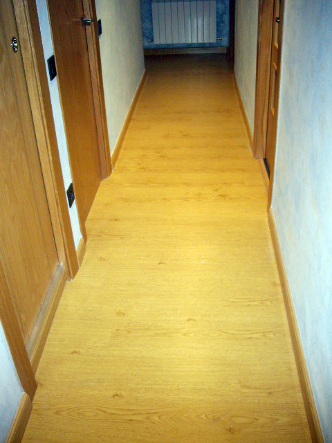 tarima de roble y zocaloperimetral