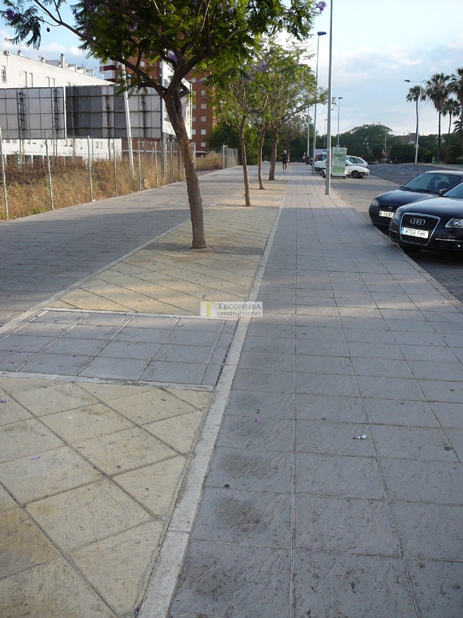 Acerado en Avenida Andalucía (Huelva)
