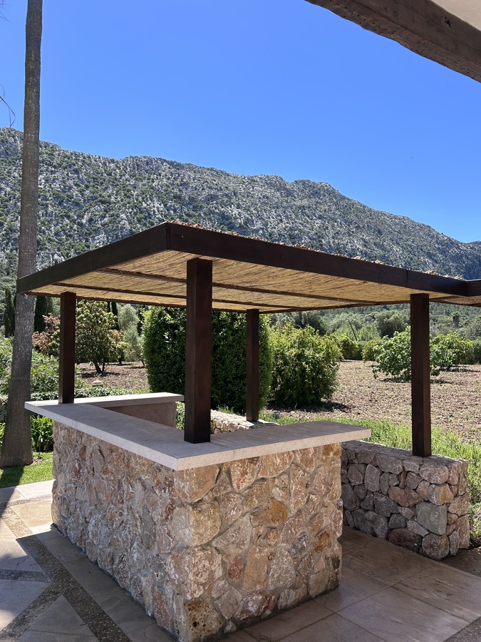 Pérgola exterior rústica