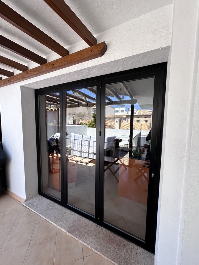 Plegable color negro mate (cerrada)