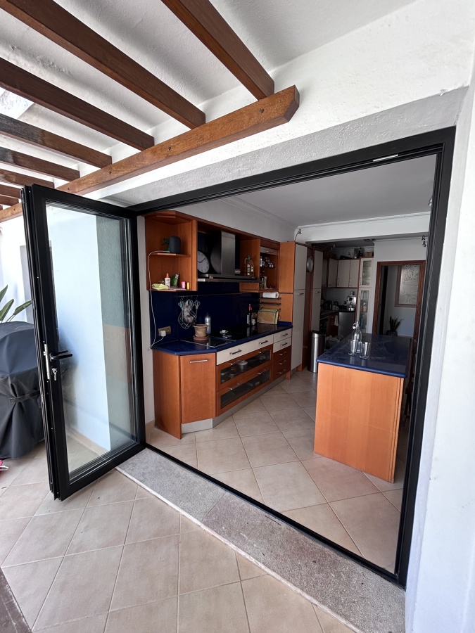 Plegable color negro mate (abierta)