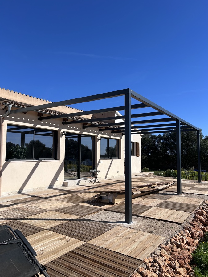 Pérgola exterior color antracita