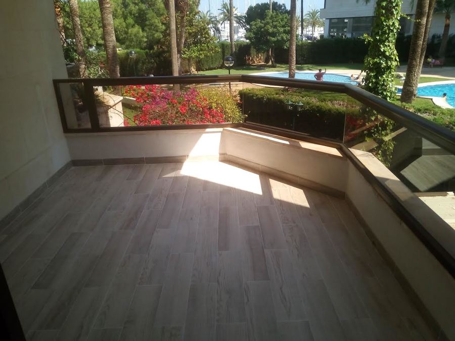 Reforma terraza en Paseo Maritimo.