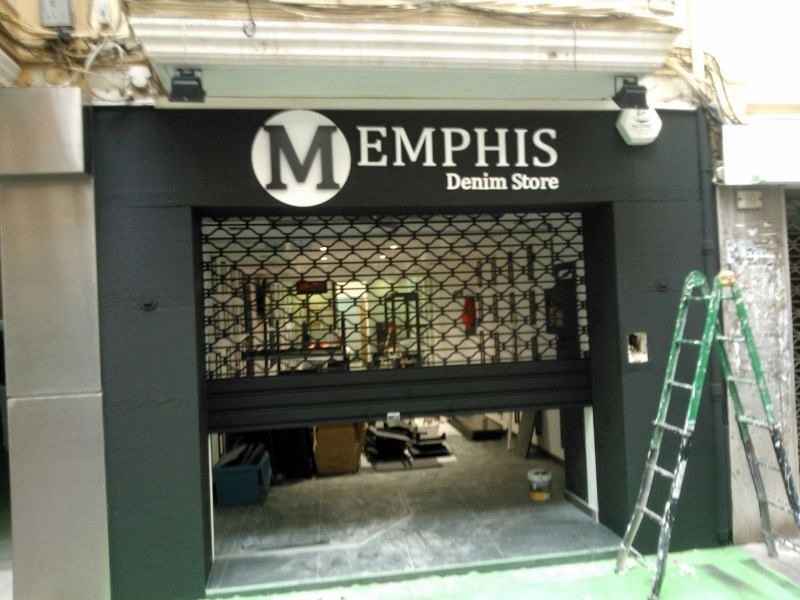 Foto Tienda Memphis Castellon de Mundoconstruct Obras Y Serv Sl #312500 Habitissimo Aparador Retro Colorido ~ Foto Tienda Memphis Castellon de Mundoconstruct Obras Y Serv Sl #312500 Habitissimo