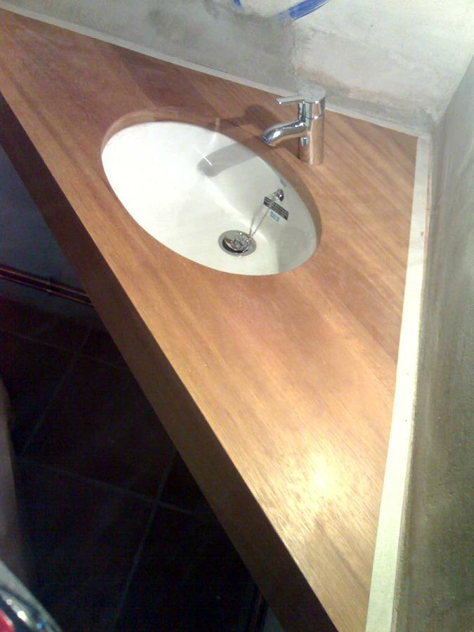 Todo en baño,encimeras,estanterias,muebles,etc.