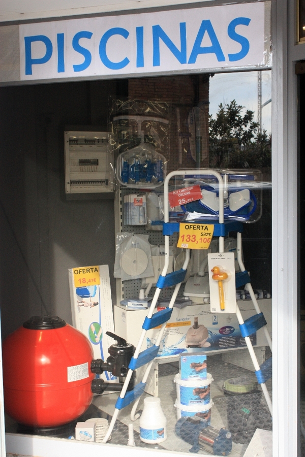 Todo para su piscina, accesorios, productos de limpieza...