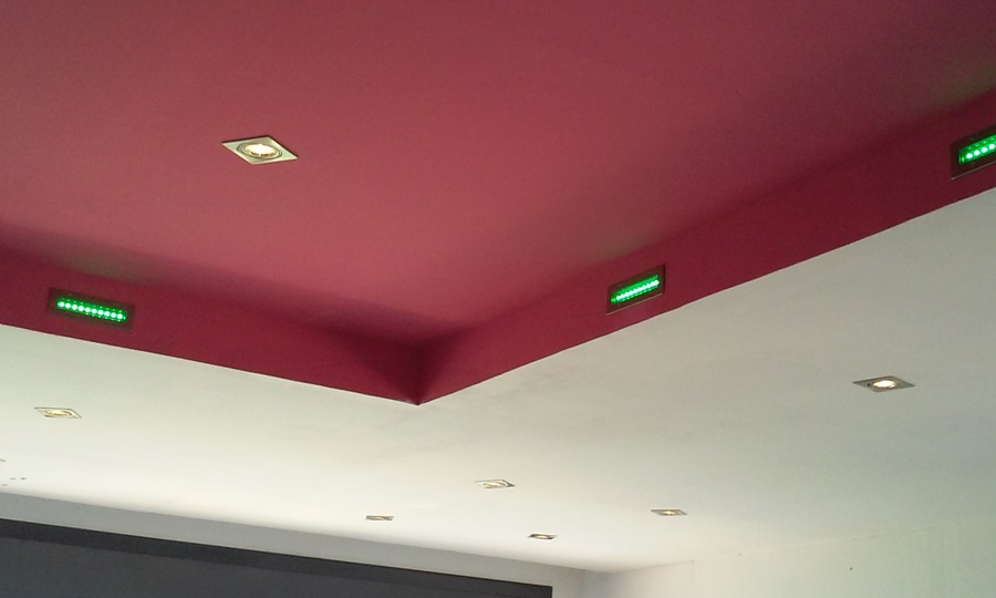 todo tipo de luces y formas en el techo