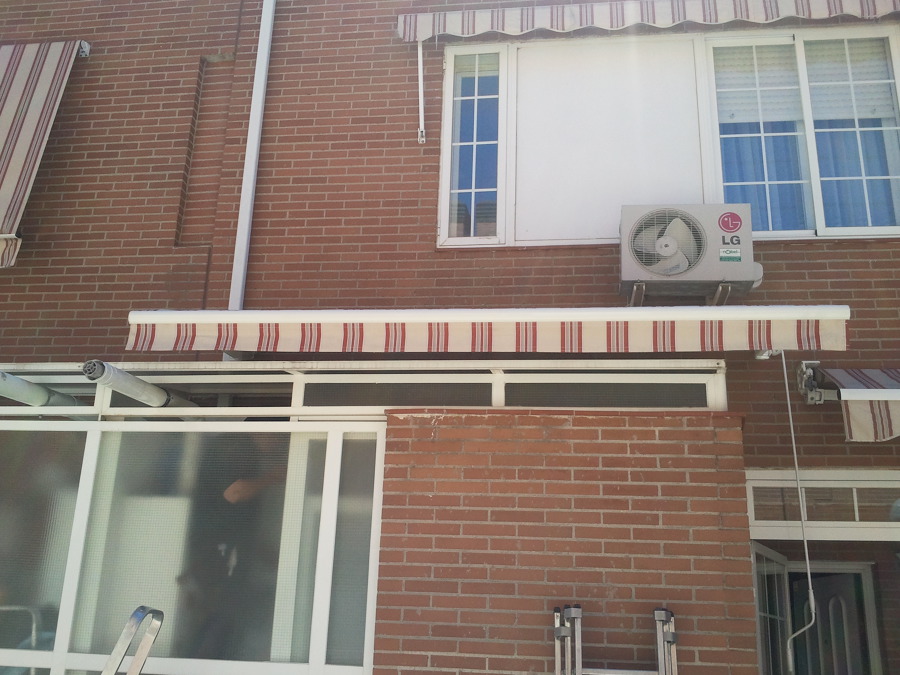Toldo articulado