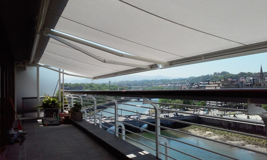 Toldo de lona motorizado