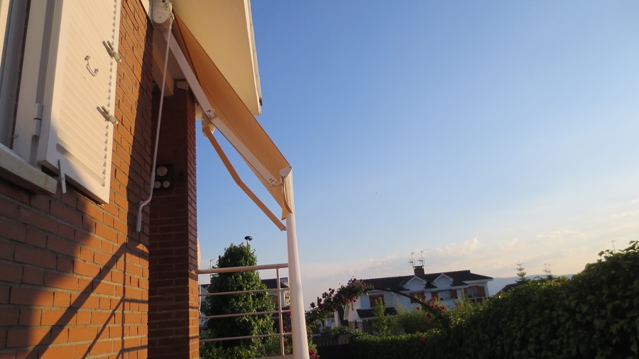 Foto: Toldo Pequeño Subida Escalera de Pmp Toldos y Persianas #1004117