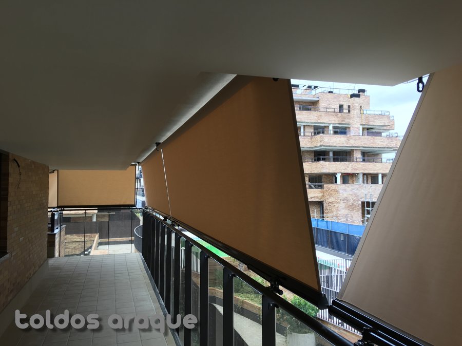 Instalacion de 13 toldos en Pinto - Madrid. 