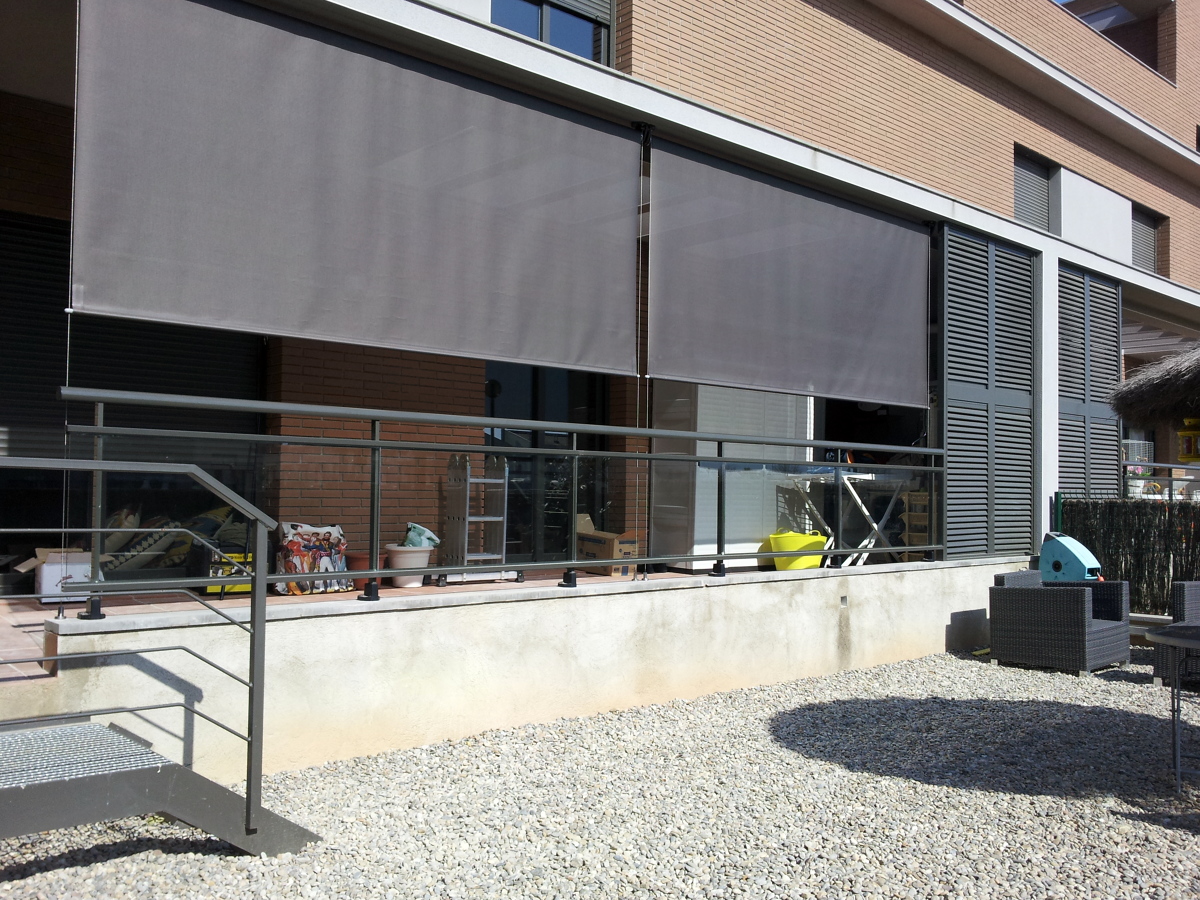 Toldo vertical con cable