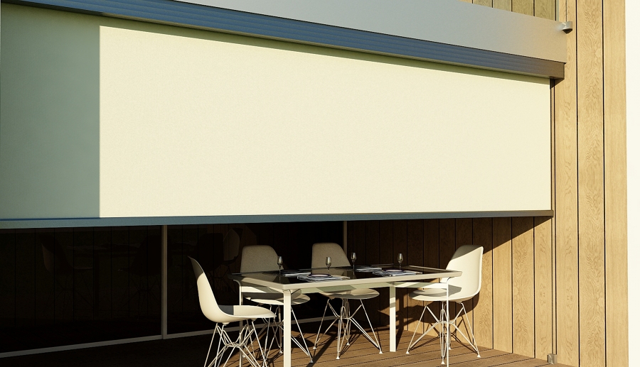 Toldo vertical en jardín