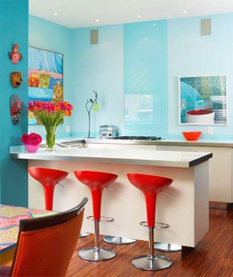 UNA COCINA MUY JOVEN....
