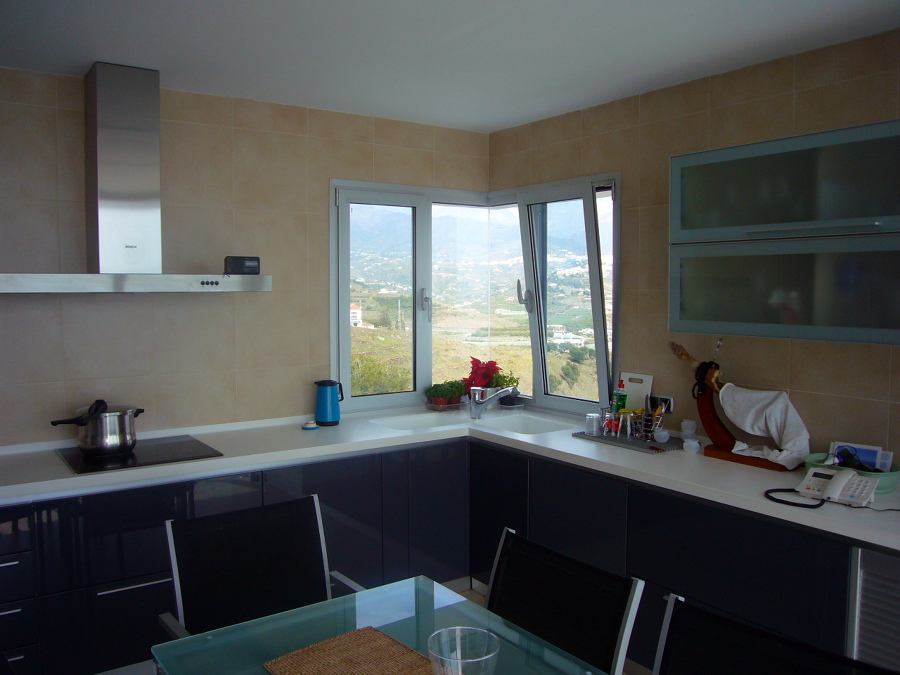 Foto: ventana en esquina en cocina de arquisurlauro #465565 ... Ventanas de cocina