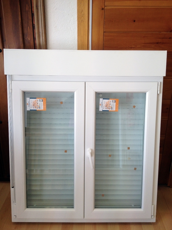 Ventana PVC, CON PERSIANA